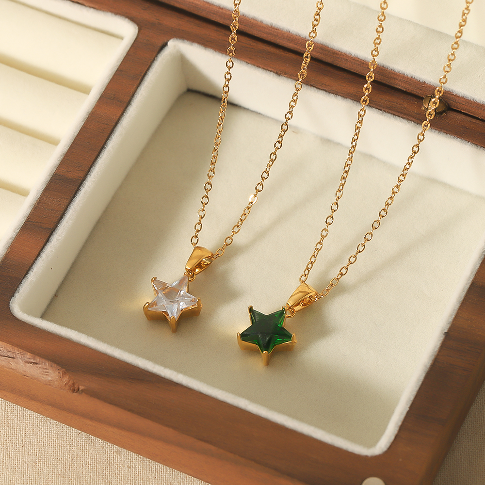 1. Simple and stylish  gold-plated stainless steel geometric star pendant necklace for women to wear daily