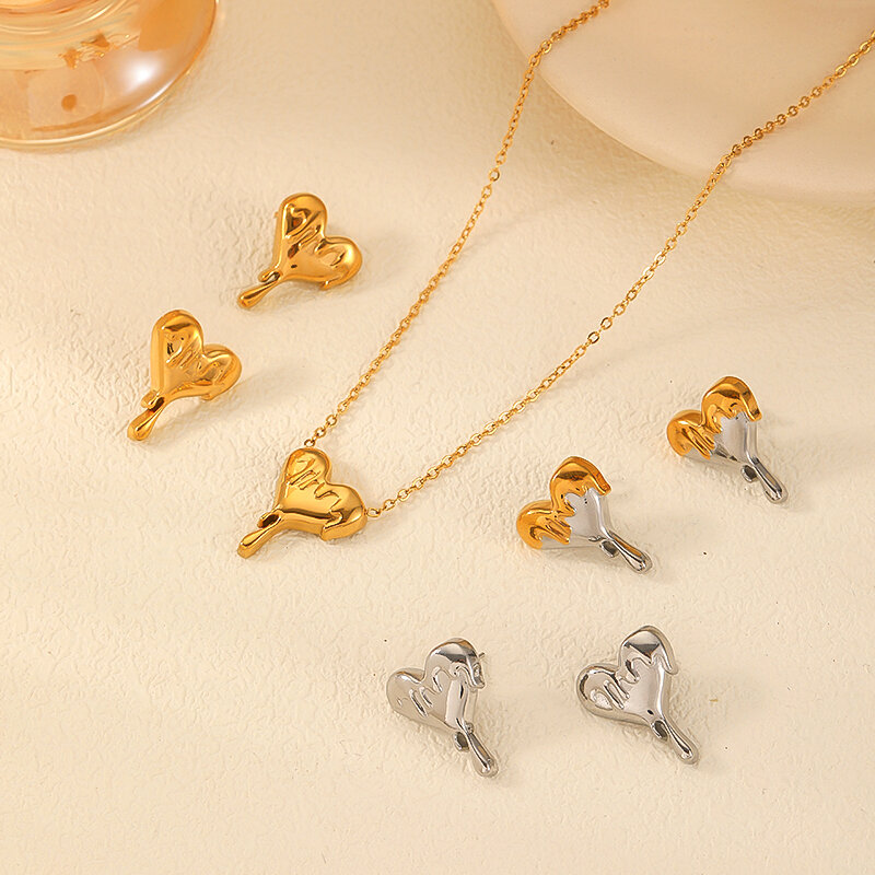 1 Pair Simple Series Classic Heart Stainless Steel Waterproof Women Stud Earrings