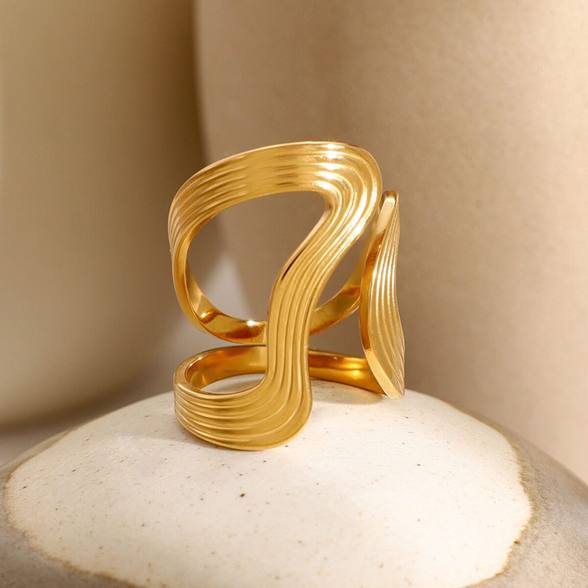 anello aperto in acciaio inossidabile filettato in oro 18k transfrontaliero, forma speciale, anello in acciaio al titanio irregolare,  della moda sudamericana h5 Immagine3