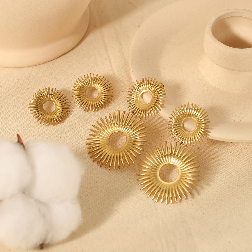 1 par de pendientes colgantes geométricos clásicos de acero inoxidable chapados en oro de 18 quilates para mujer h5 Imagen4