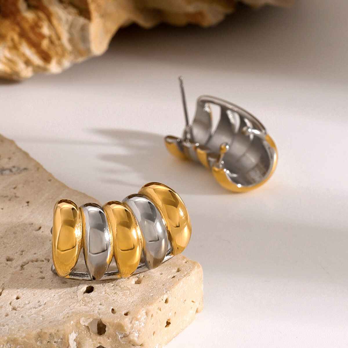 1 paio di semplici orecchini a bottone in acciaio inossidabile placcati oro, stile retrò, da donna Immagine4