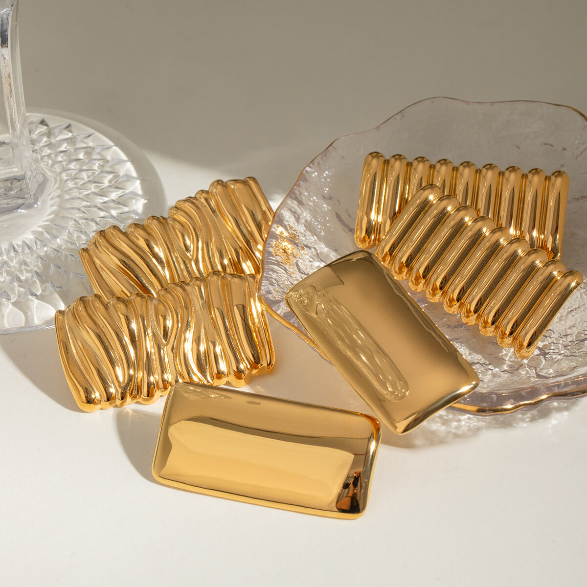 1 paio di orecchini a bottone da donna in acciaio al titanio con motivo geometrico semplice, serie semplice, placcati in oro 