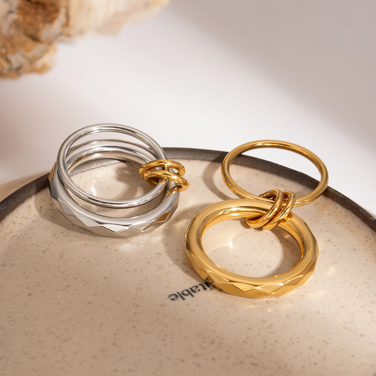 1 Paar Simple Series Einfacher geometrischer Edelstahl 18 Karat vergoldeter Damen-Einzelring