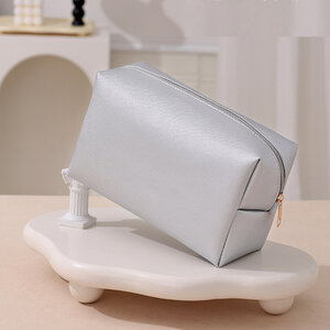 1 Piece Simple Fashionable Style Solid Color PU Women's Makeup Bag h5 Picture6