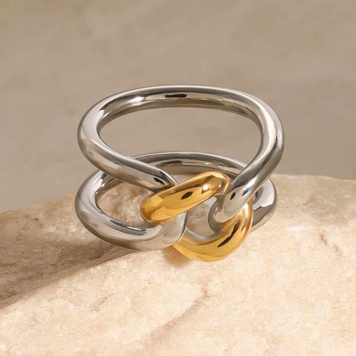 1 Stück Simple Series Simple Twist Edelstahl wasserdicht vergoldeter Damenring