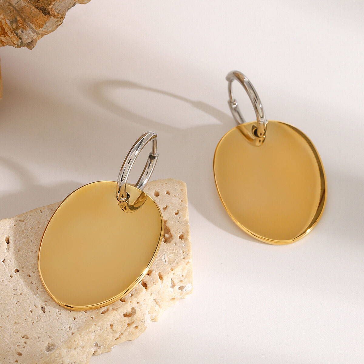 1 paio di orecchini pendenti da donna in acciaio inossidabile placcato oro 18K, semplici, geometrici, quotidiani