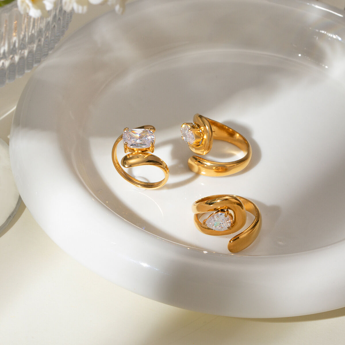 1 Piece Luxurious Series Irregular Stainless Steel Waterproof Gold Color Rhinestone Women's Single Rings 2
