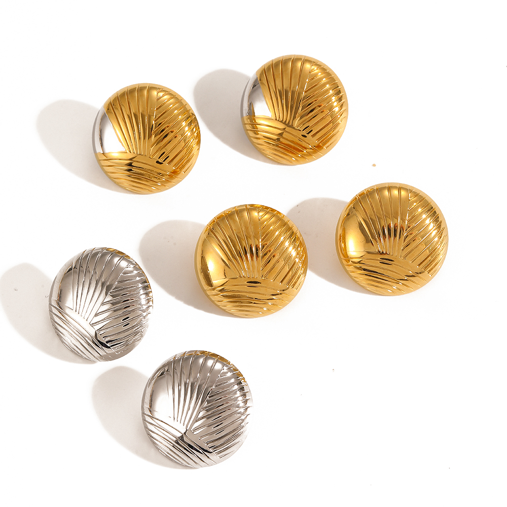 1 par de aretes de botón de acero inoxidable chapados en oro de 18 quilates con diseño geométrico informal de serie simple para mujer Imagen4