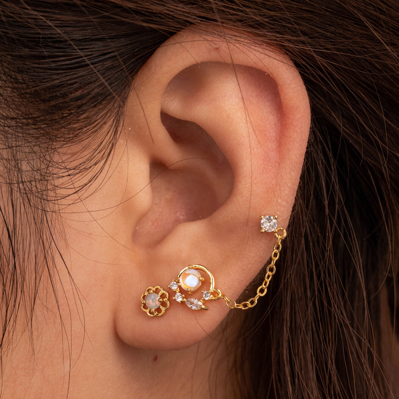 1 Adet Sade Seri Klasik Çiçek Titanyum Çelik Kaplamasız Zirkon Kadın Piercing Küpe
