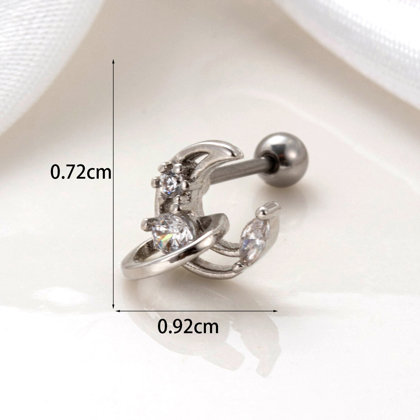 Boucles d'oreilles piercing femme Simple Series Classic Heart en cuivre sans placage, ornées de zircon. Image6
