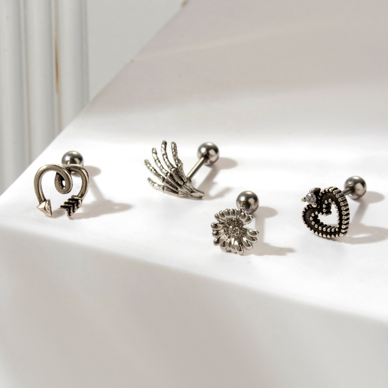 1 Adet Sade Seri Klasik Kalp Şeklinde Titanyum Çelik Kaplamasız Zirkon Taşlı Kadın Piercing Küpe h5 Resim3