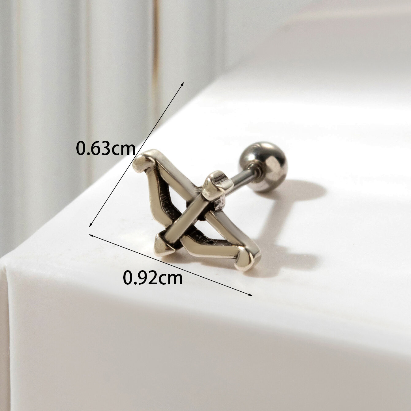Boucles d'oreilles piercing femme Simple Series Classic Animal en acier titane sans placage, ornées de zircon. Image5