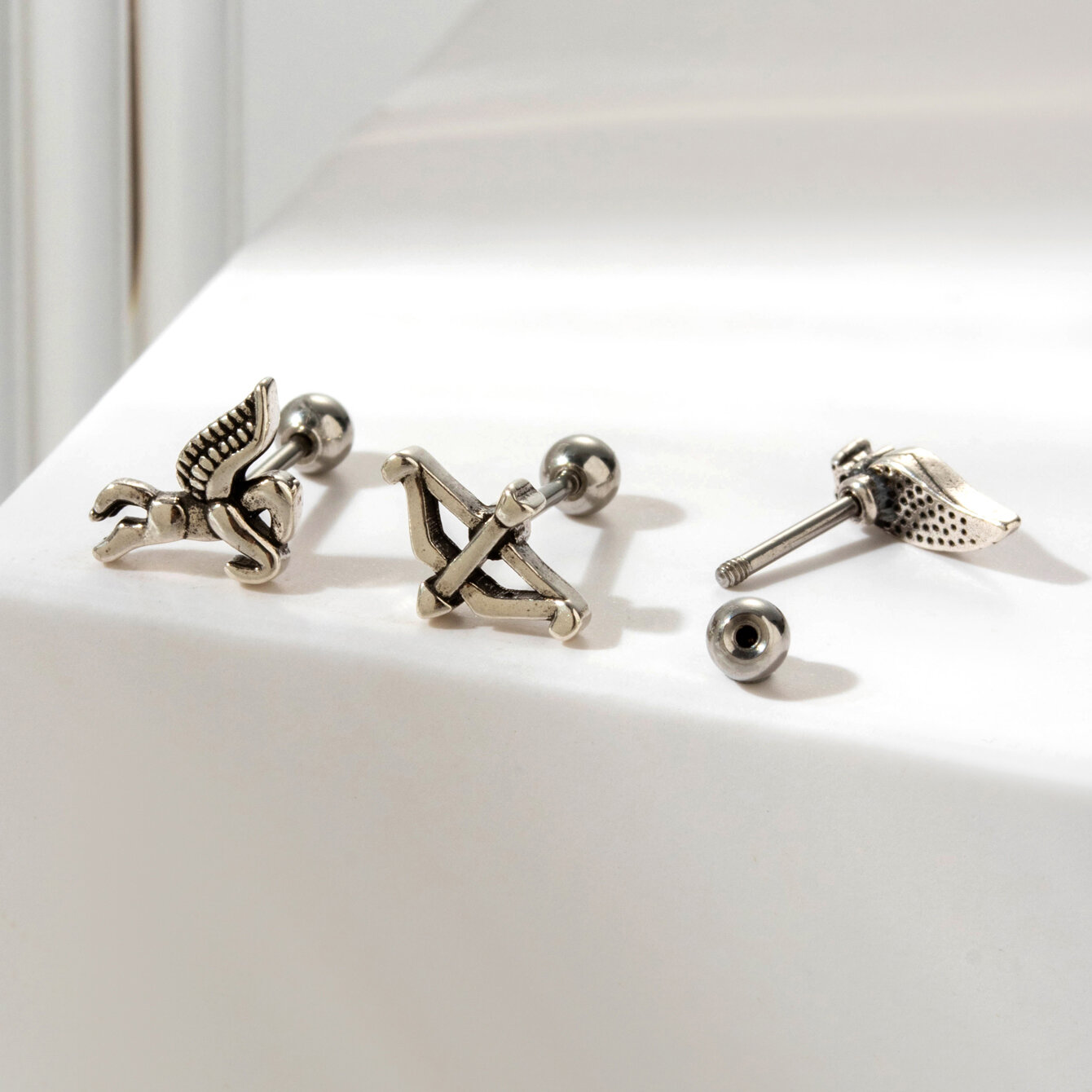 Boucles d'oreilles piercing femme Simple Series Classic Animal en acier titane sans placage, ornées de zircon. Image7