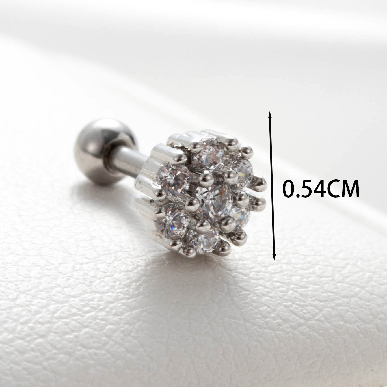 Pendientes de perforación para mujer, de acero titanio, sin chapado, con forma de corazón clásico, de serie simple y circonita h5 Imagen3