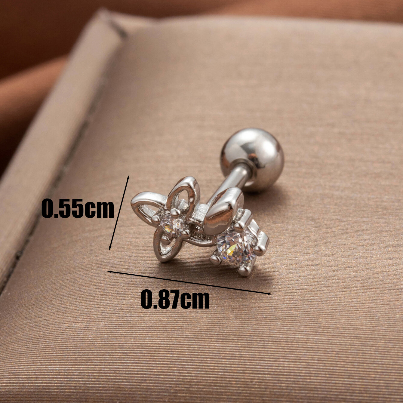 Boucles d'oreilles piercing femme Simple Series Classic Heart en acier titane sans placage, ornées de zircon. h5 Image4
