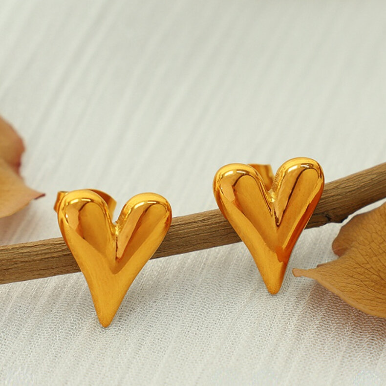 1 par de aretes de botón de acero inoxidable chapados en oro de 18 quilates con forma de corazón para mujer h5Imagen5