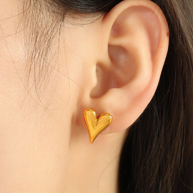 1 par de aretes de botón de acero inoxidable chapados en oro de 18 quilates con forma de corazón para mujer h5Imagen6