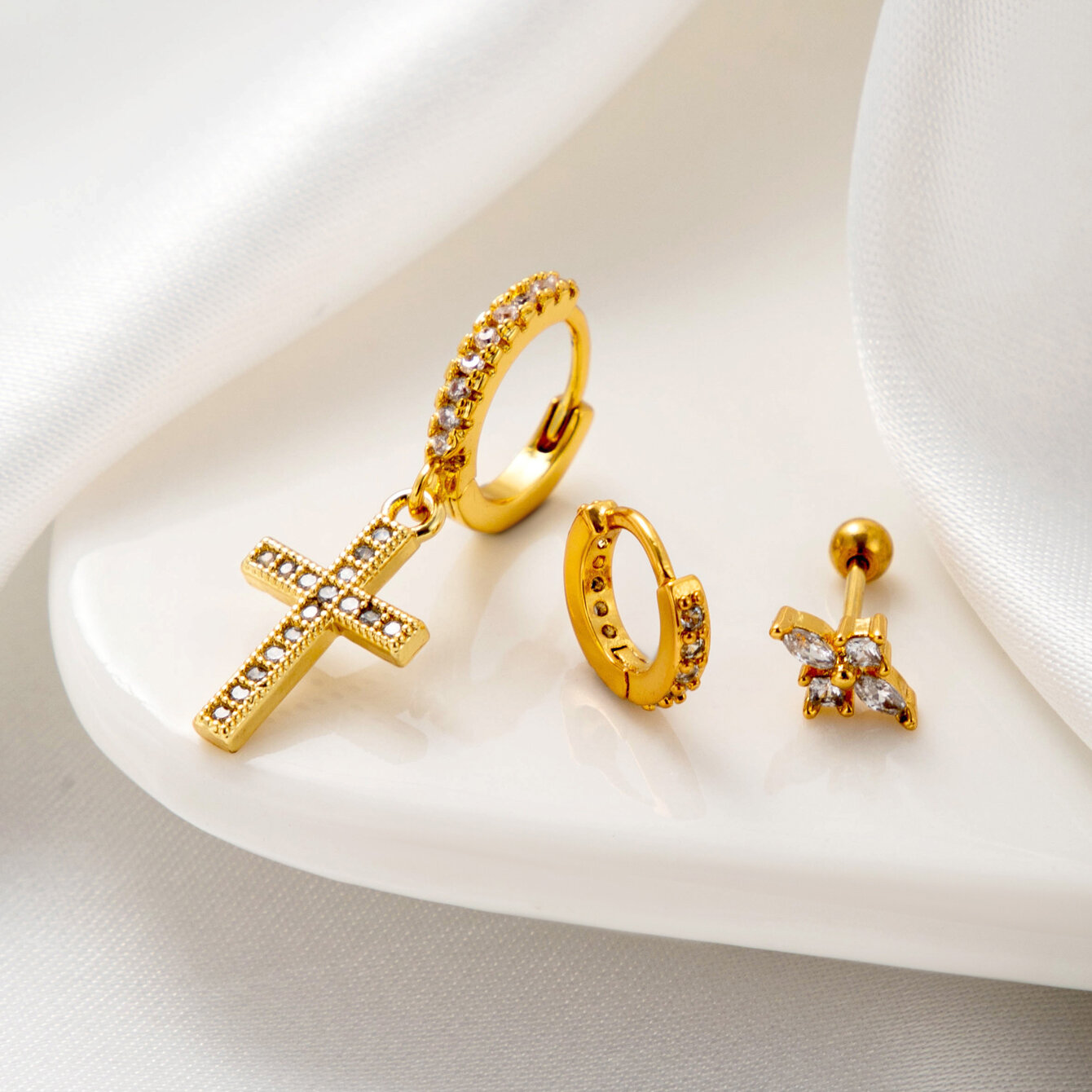 1 pezzo semplice serie classica croce rame senza placcatura materiale zircone orecchini da donna piercing h5 Immagine3