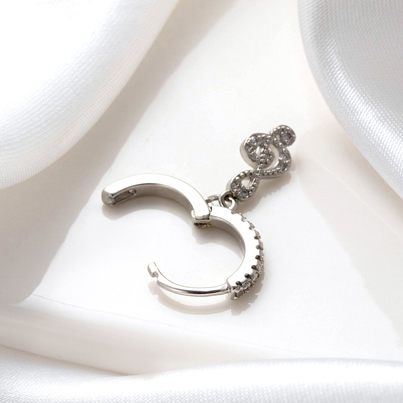 Boucles d'oreilles piercing femme Simple Series Classic Skull en cuivre sans placage, avec zircon. Image7