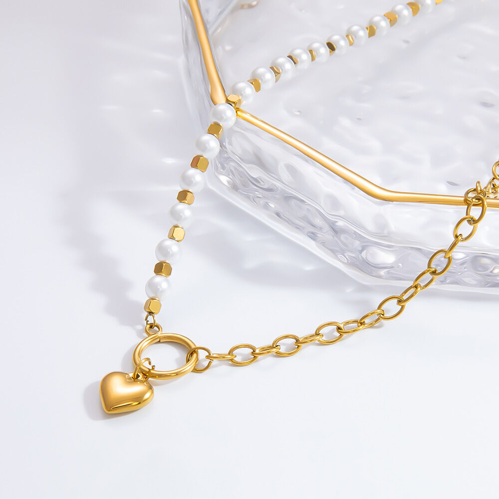 collier avec pendentif en forme de cœur élégant en acier inoxydable plaqué or  et perles artificielles pour femme, série luxueuse h5 Image5