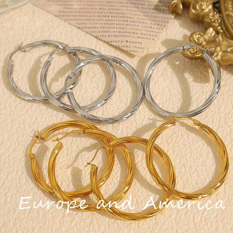 1 paio di orecchini a cerchio da donna in acciaio al titanio geometrico elegante della serie classica placcati in oro h5Immagine4