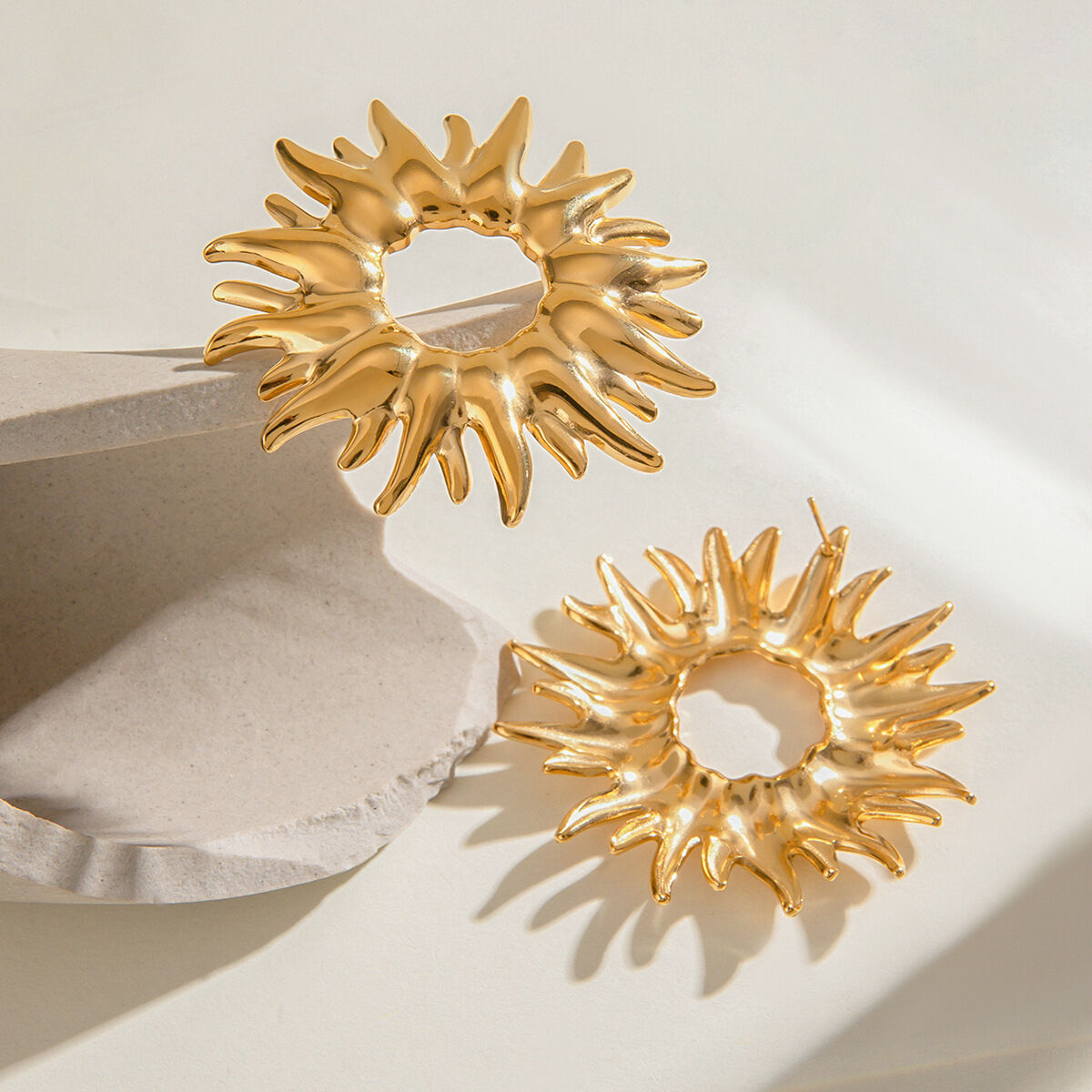 1 paar luxe serie retro ringvormige roestvrijstalen  vergulde dames oorbellen