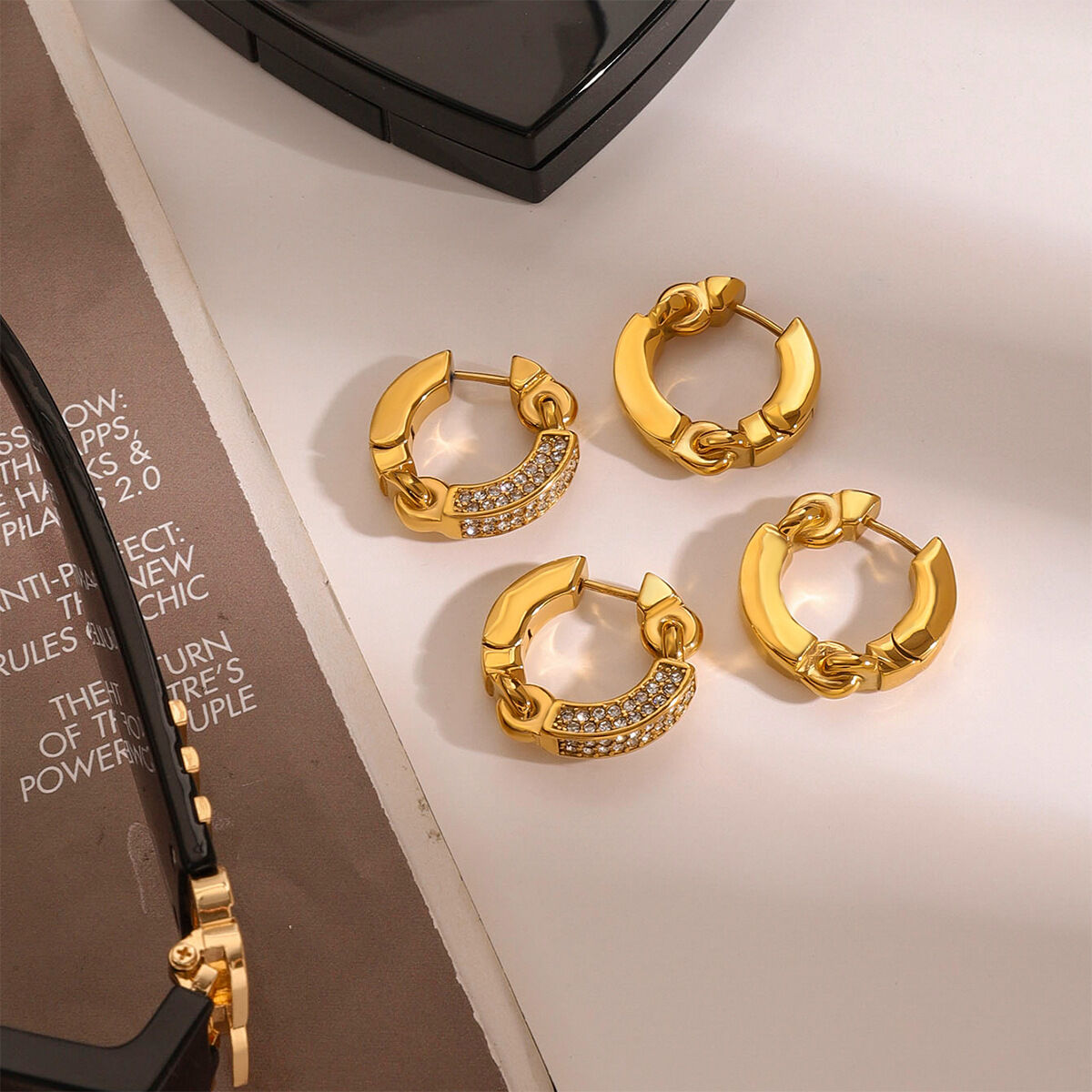 1 paio di orecchini a cerchio da donna con strass placcati in oro , eleganti e semplici, in acciaio inossidabile anulare Immagine8