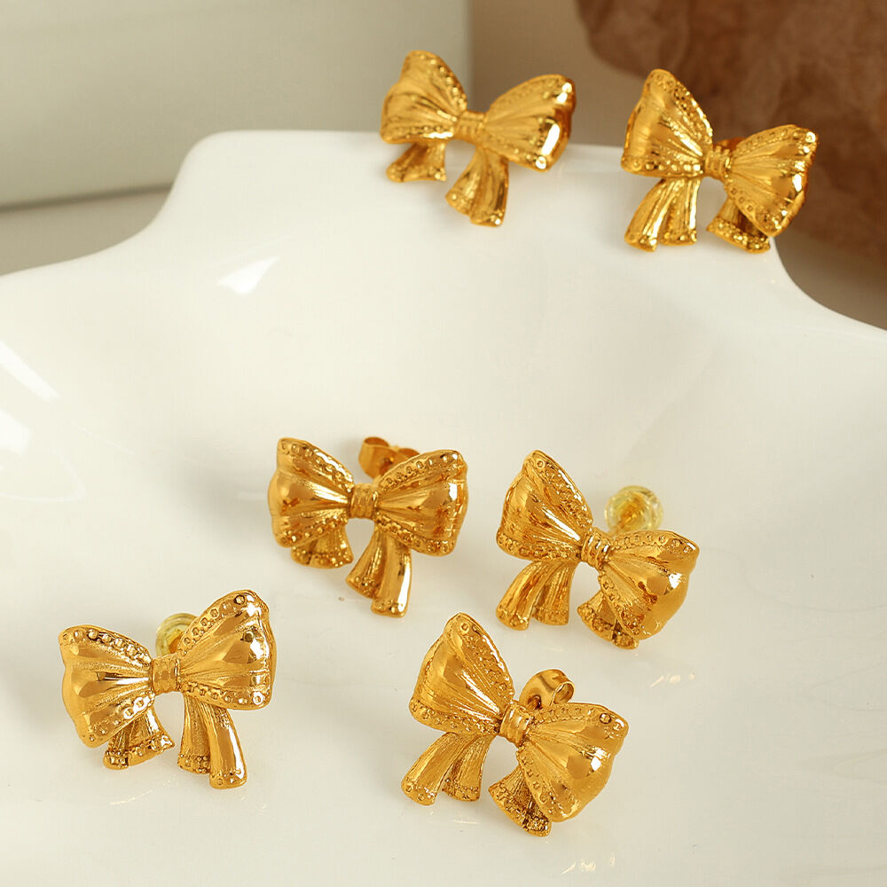1 par de aretes de botón de acero inoxidable chapados en oro de 18 quilates con lazo dulce de la serie romántica para mujer h5 Imagen3