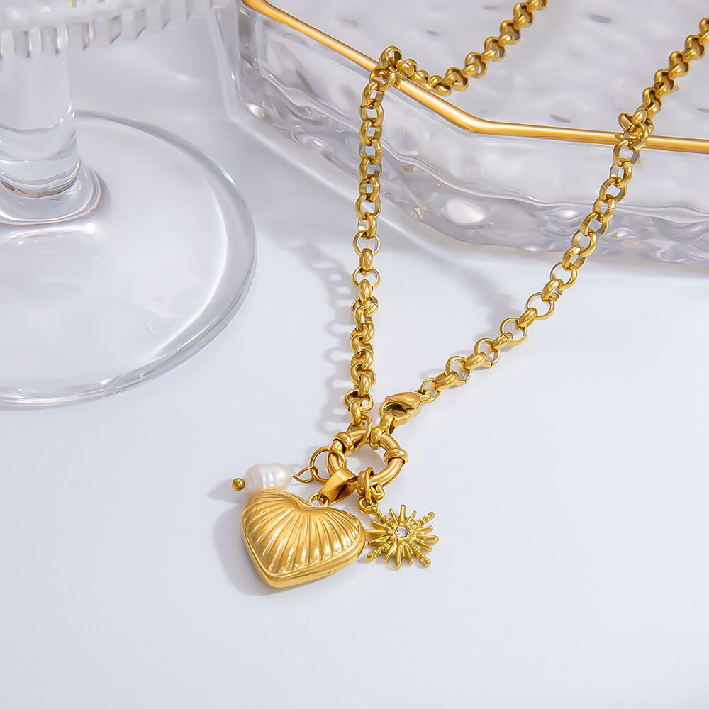 Collar con colgante de acero inoxidable chapado en oro de 18 quilates con diamantes de imitación para mujer, serie romántica, estilo retro, corazón h5Imagen7