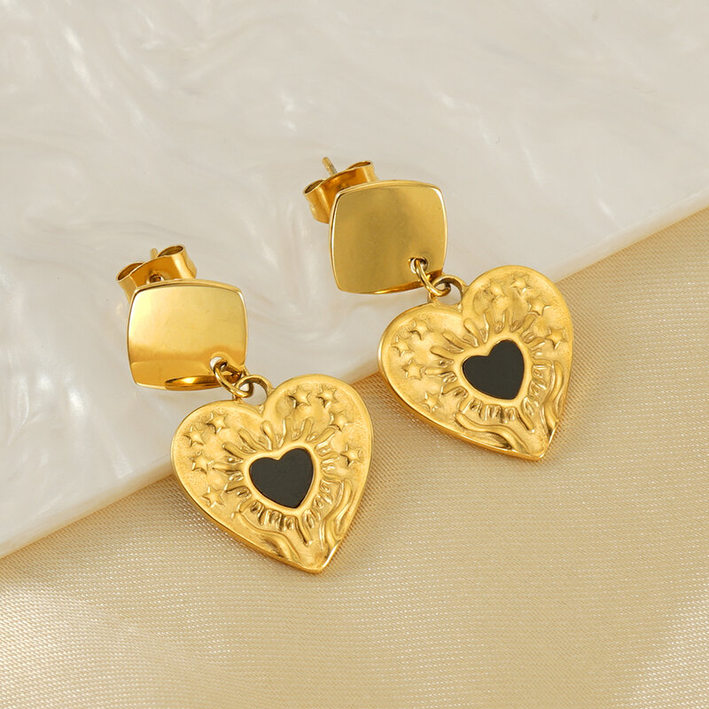 1 paio di orecchini pendenti in acciaio inossidabile semplici a forma di cuore geometrico con goccia d'olio, orecchini versatili da donna in acciaio al titanio placcato in oro  con motivo martellato