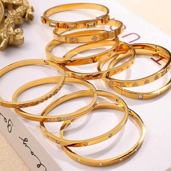 1 stuk Exquisite Series glanzende zeshoekige roestvrijstalen waterdichte gouden damesarmband Afbeelding3