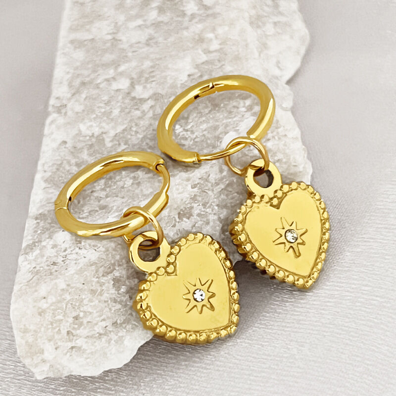 1 paio di orecchini pendenti da donna in acciaio inossidabile, impermeabili, color oro, a forma di cuore, stile retrò, serie affascinante h5 Immagine3