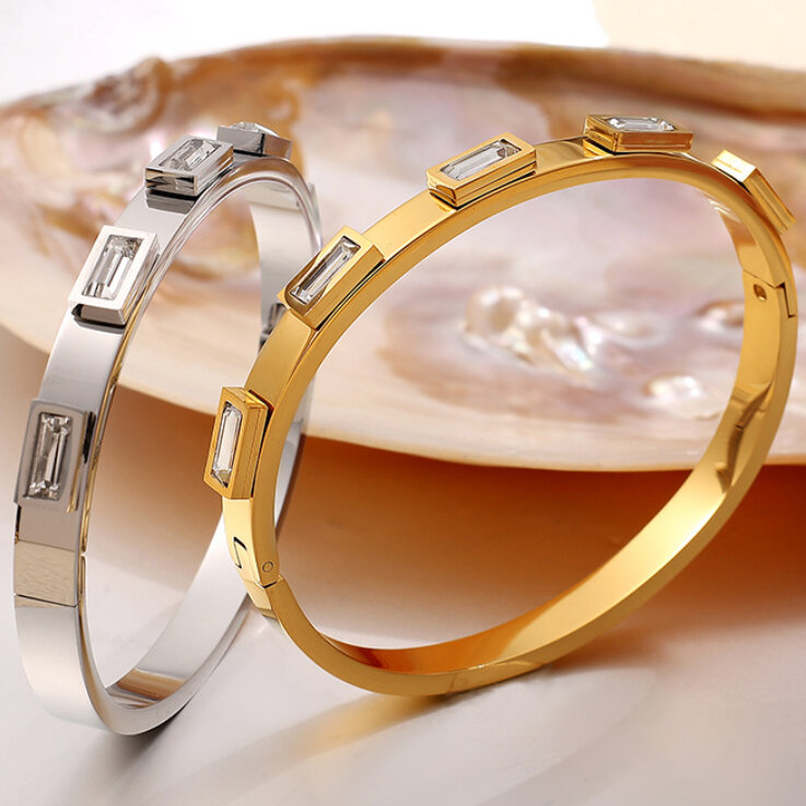 1 stuk Exquisite Series glanzende zeshoekige roestvrijstalen waterdichte gouden damesarmband Afbeelding7