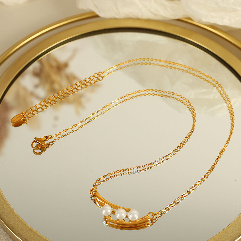 Collar con colgante de perlas artificiales para mujer, serie simple, retro, de acero inoxidable chapado en oro de 18 quilates. h5 Imagen3