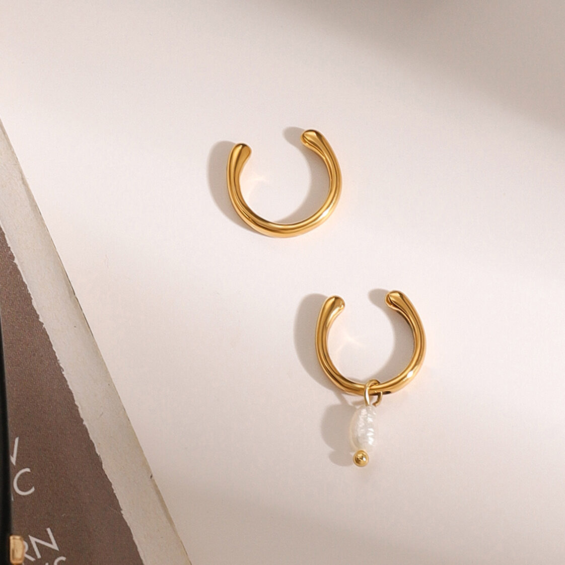 1 Pair Romantic Series French Retro Annular Exquisite Stainless Steel Waterproof Gold Color Women's Ear Cuffs 2