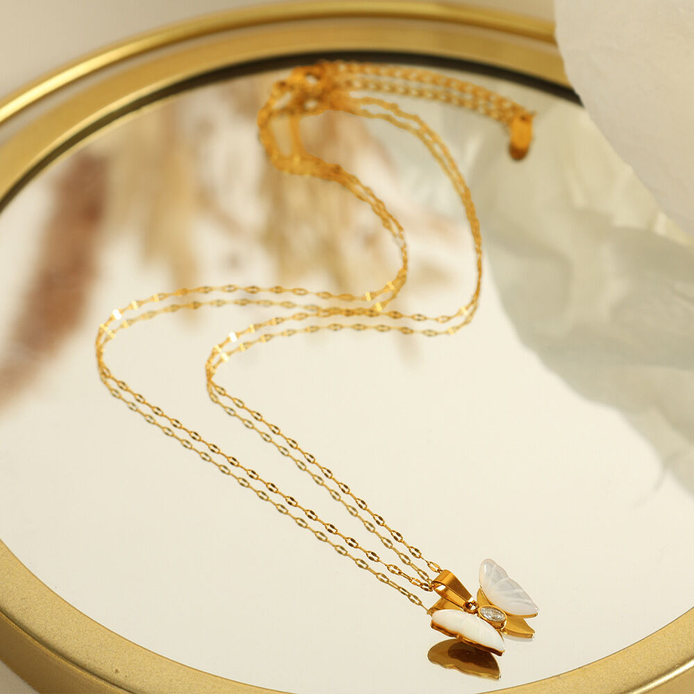 1 Stück Simple Series Sweet Animal Titanstahl 18 Karat vergoldet Zirkon Damen Anhänger Halsketten Bild2