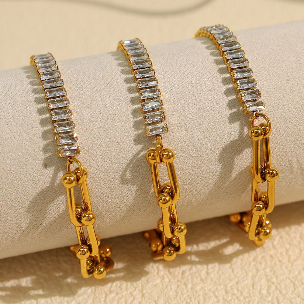 1 Stück Luxuriöse Serie Einfache geometrische Edelstahl 18 Karat vergoldet Strass Damen Charm Armbänder