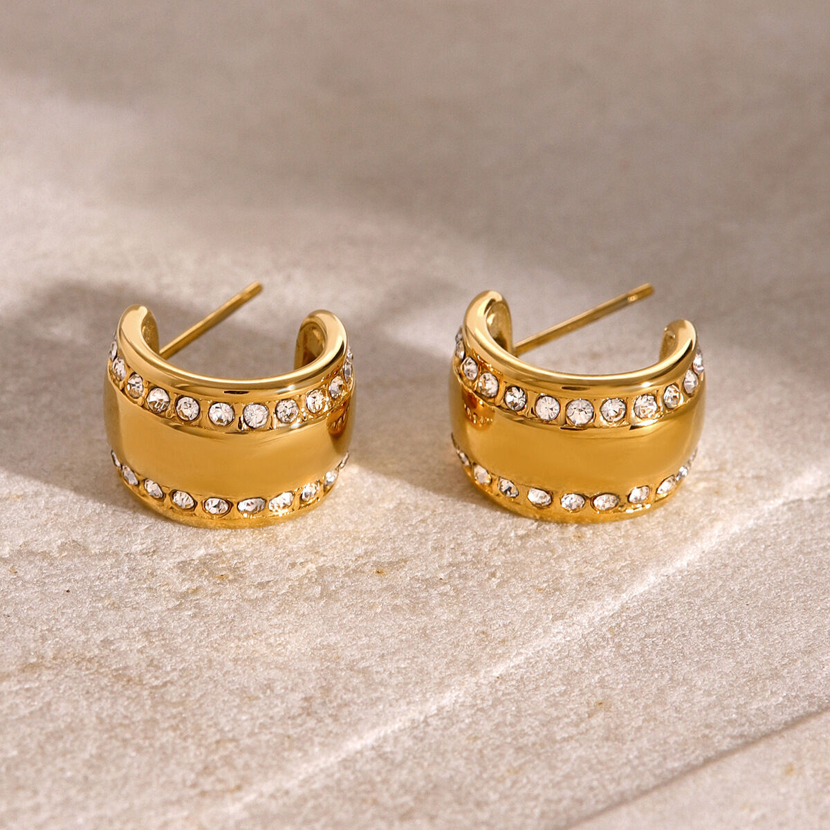 1 par de pendientes de botón con diamantes de imitación de acero inoxidable chapados en oro de 18 quilates para mujer, estilo geométrico, serie simple Imagen2