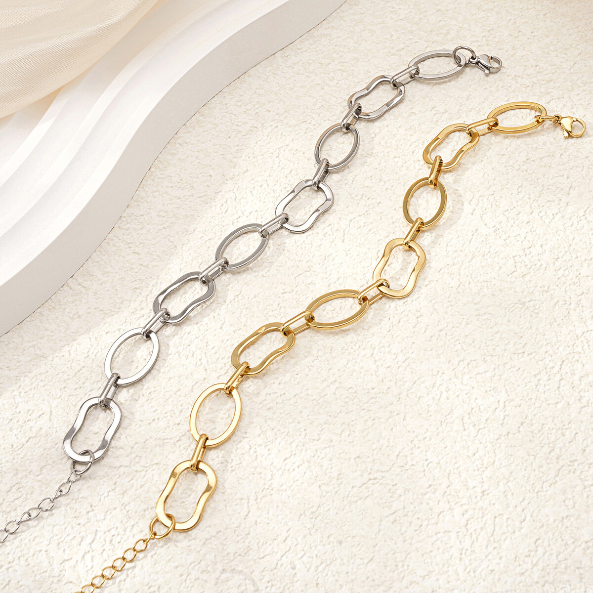 1 pezzo semplice serie giornaliera geometrica titanio acciaio colore oro braccialetti a catena da donna h5 Immagine3