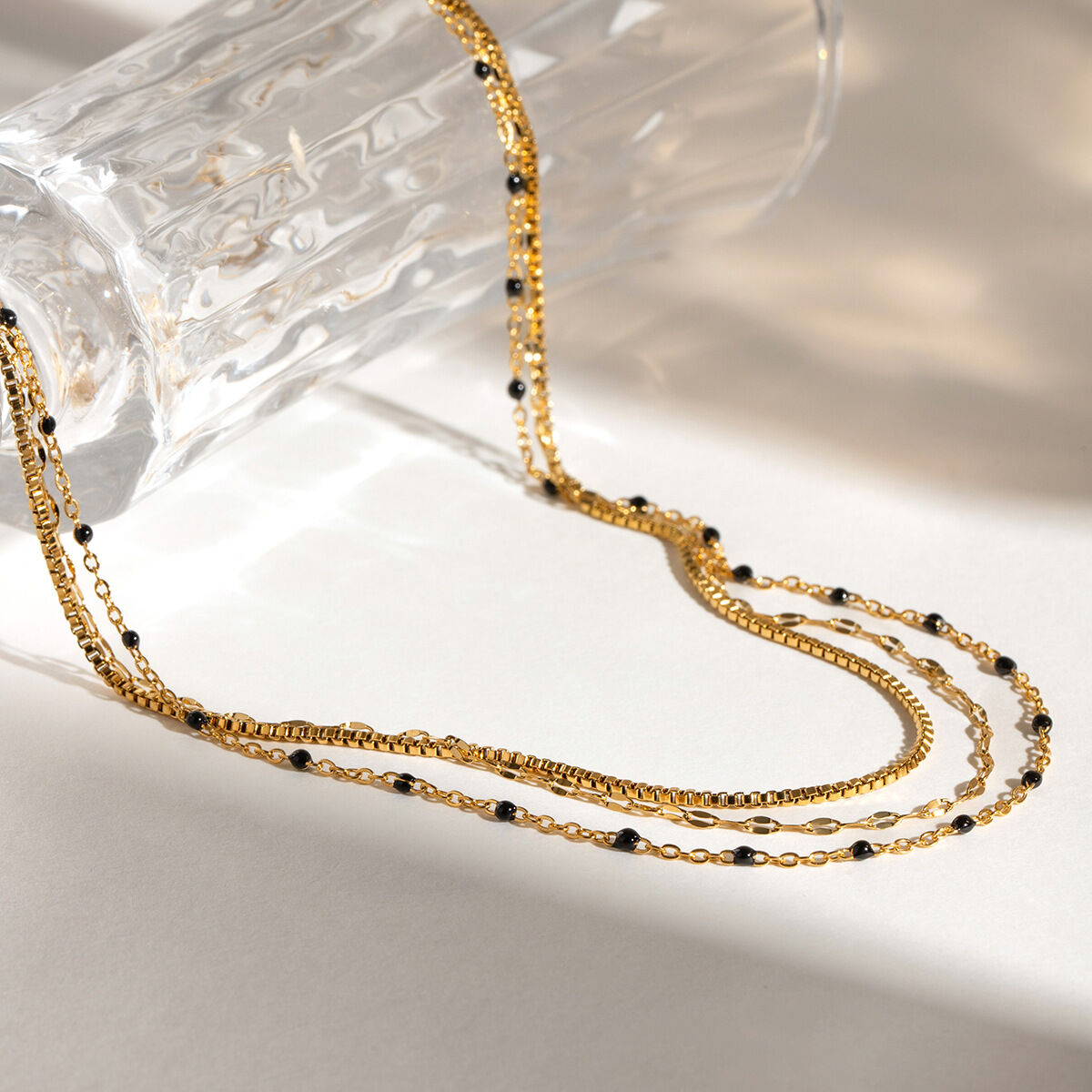 1 pezzo semplice serie elegante anulare in acciaio inossidabile placcato oro 18K collane da donna a strati Immagine4