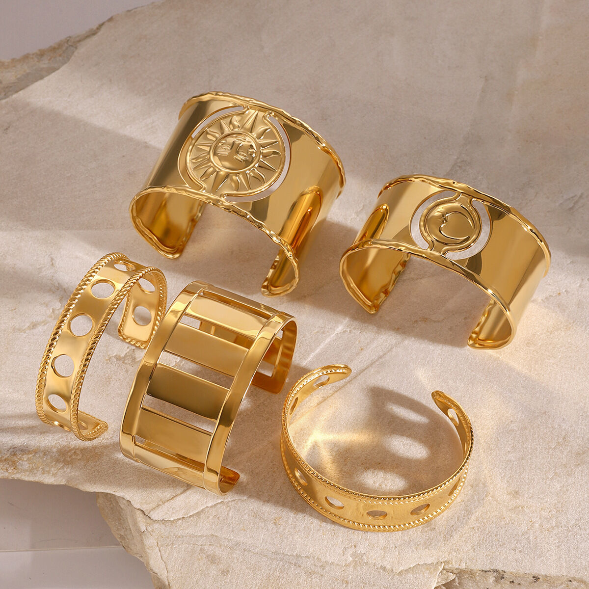 1 par de anillos ajustables para mujer, de acero inoxidable, chapados en oro de 18 quilates, de color sólido, informales, de serie simple