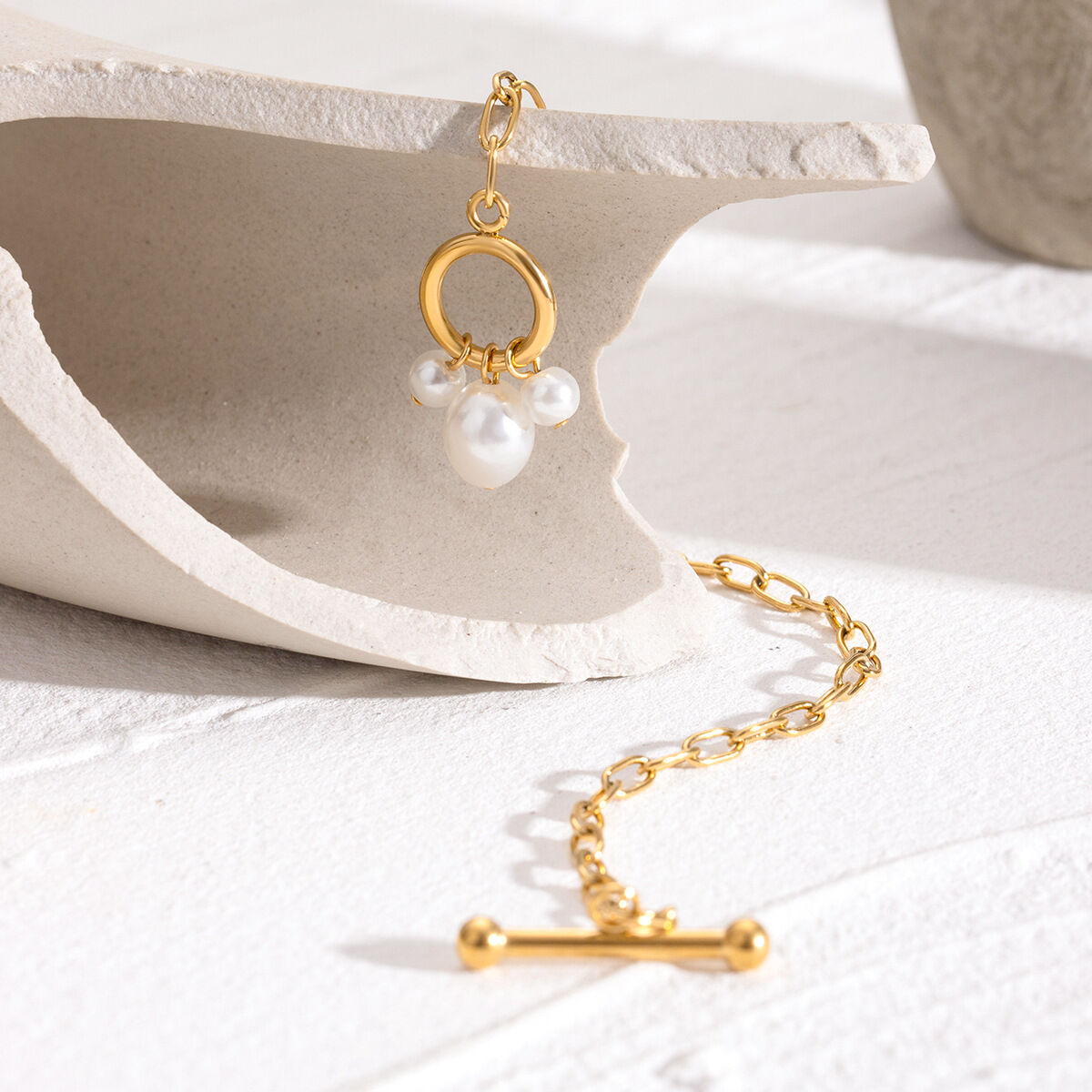 1 pezzo semplice serie dolce geometrico acciaio inossidabile placcato oro 18K perle artificiali donne braccialetti con ciondoli Immagine4