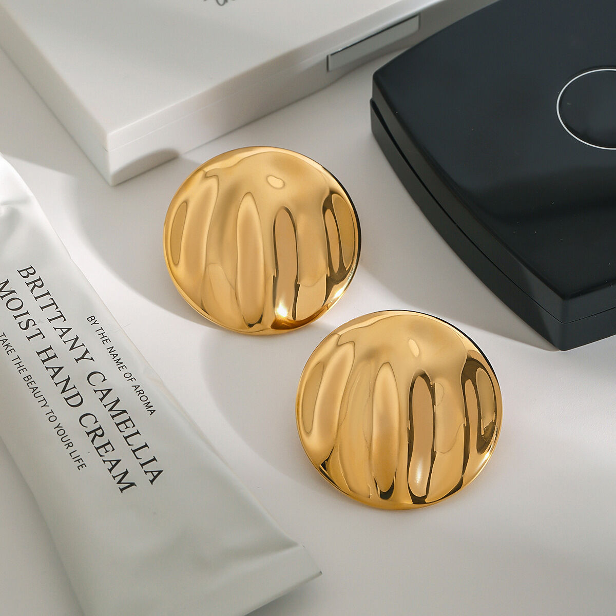 1 paio di orecchini a bottone da donna in acciaio inossidabile color oro con motivo a increspature dell'acqua, serie minimalista h5 Immagine9