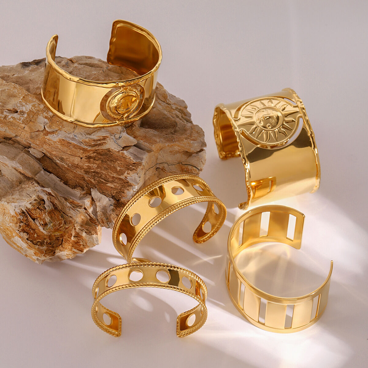 1 par de anillos ajustables para mujer, de acero inoxidable, chapados en oro de 18 quilates, de color sólido, informales, de serie simple 2