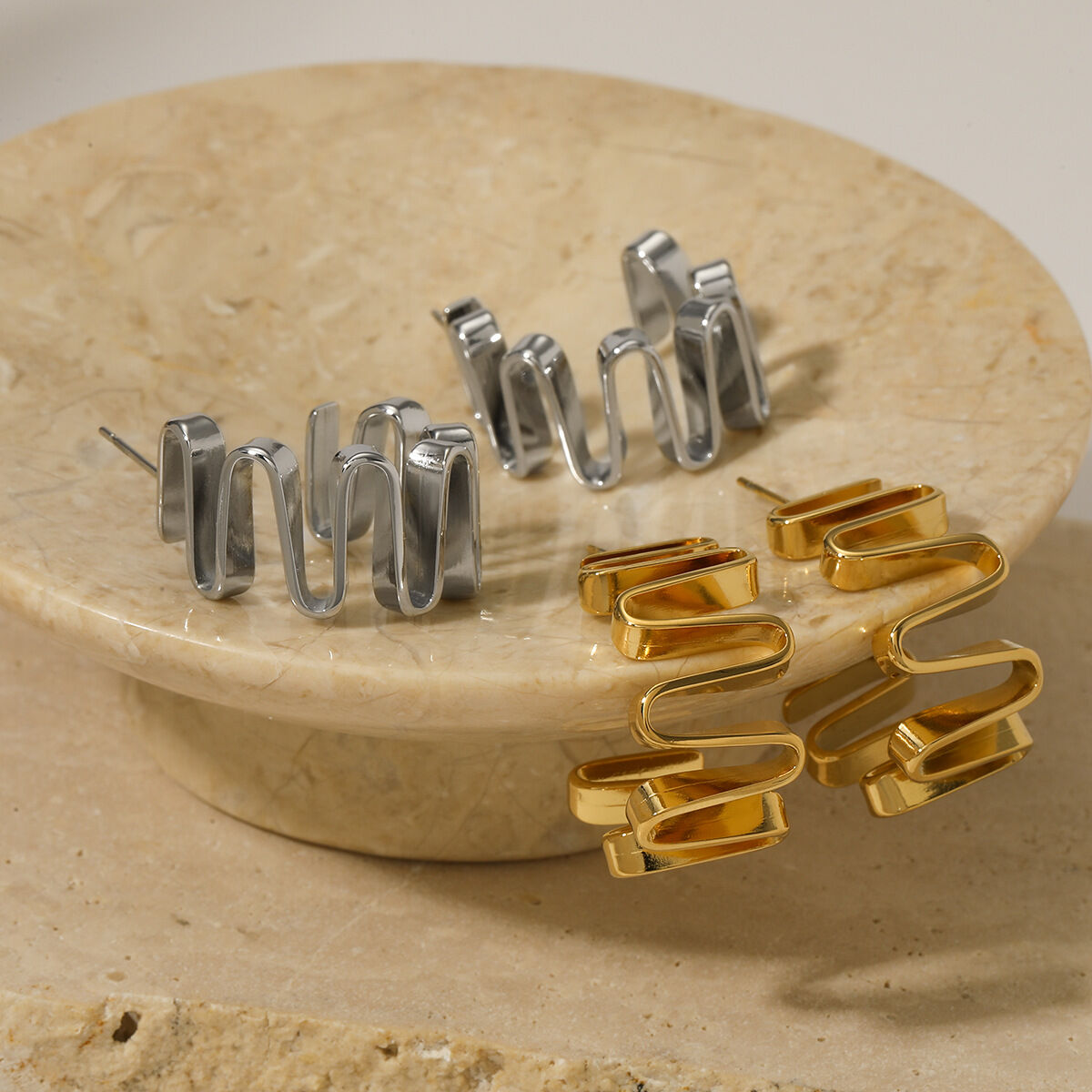 1 par de aretes de botón para mujer, de acero inoxidable, chapados en oro de 18 quilates, con diseño geométrico retro de serie simple h5 Imagen2