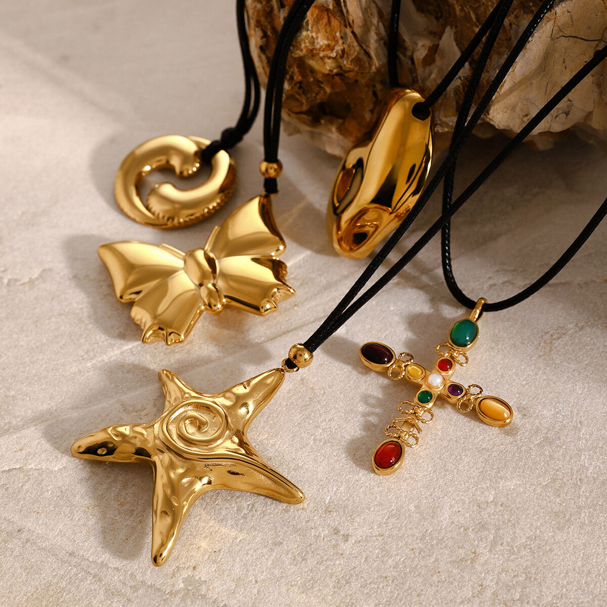 1 pezzo semplice serie  stile farfalla in acciaio inossidabile placcato oro  collane con ciondolo da donna h5 Immagine2