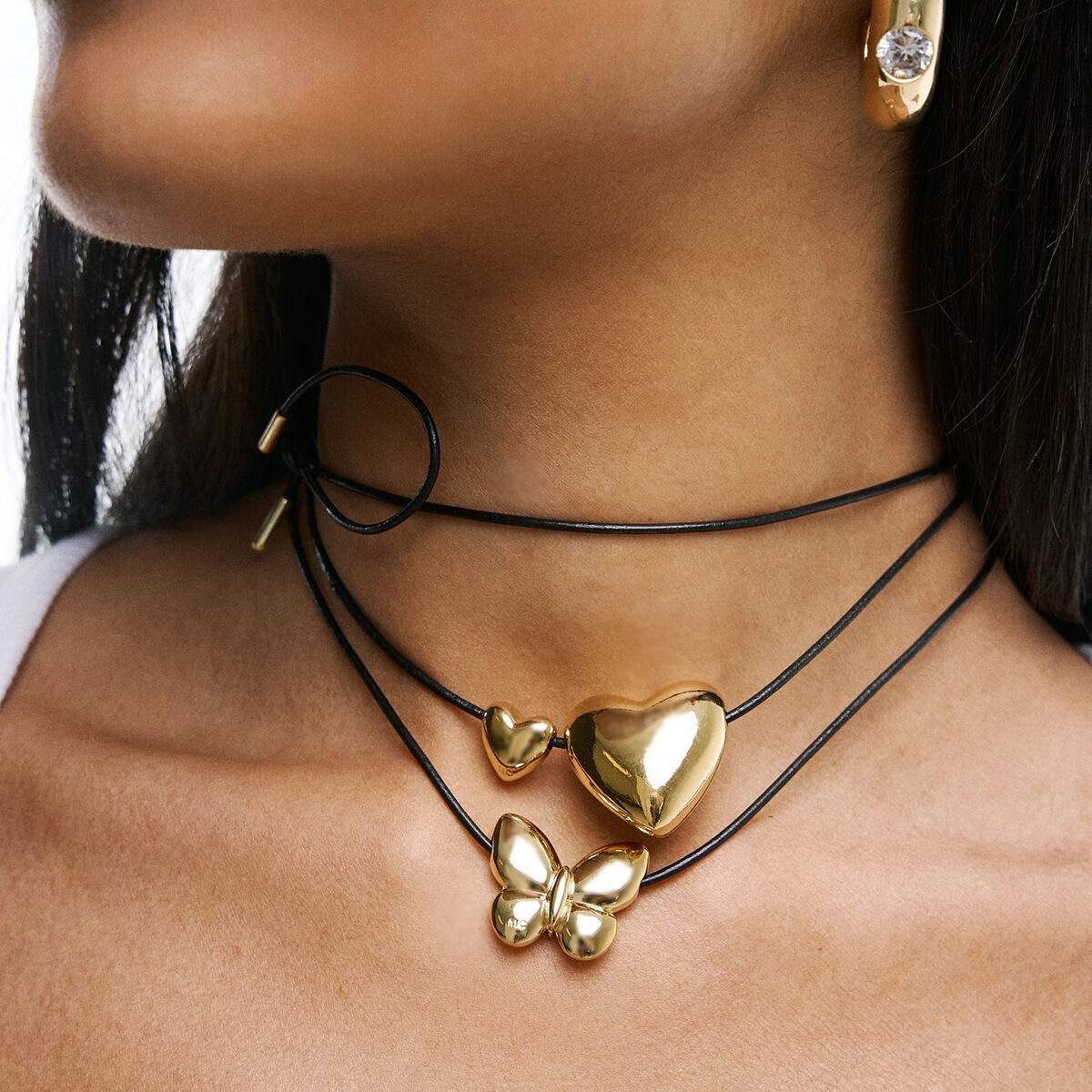 Juego de 1 par de pendientes de mariposa de acero inoxidable chapados en oro de 18 quilates para mujer