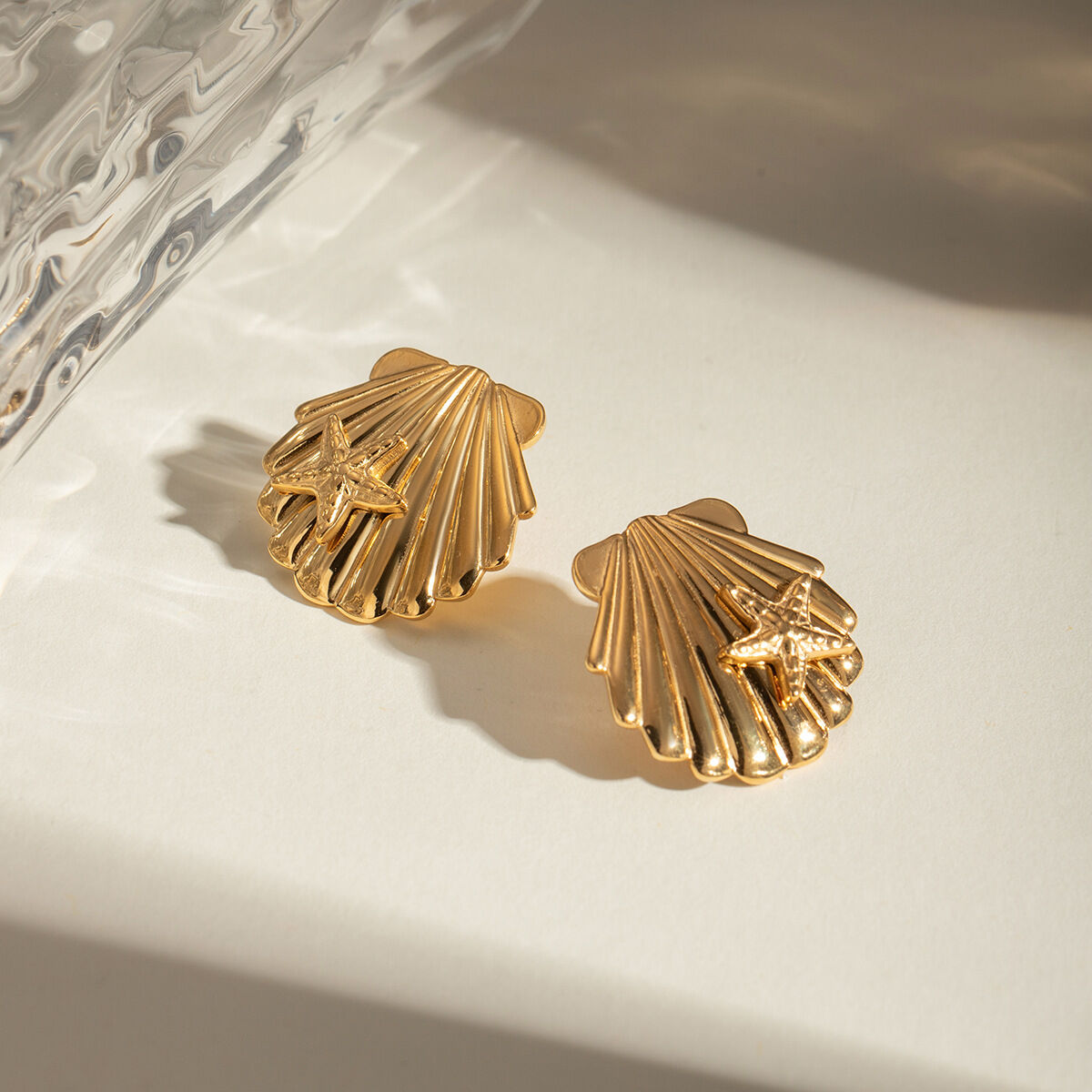 boucles d'oreilles en forme d'étoile de mer collante en acier inoxydable or  de la série océan d' de style ins transfrontalier européen et américain, bijoux pour femmes Image3