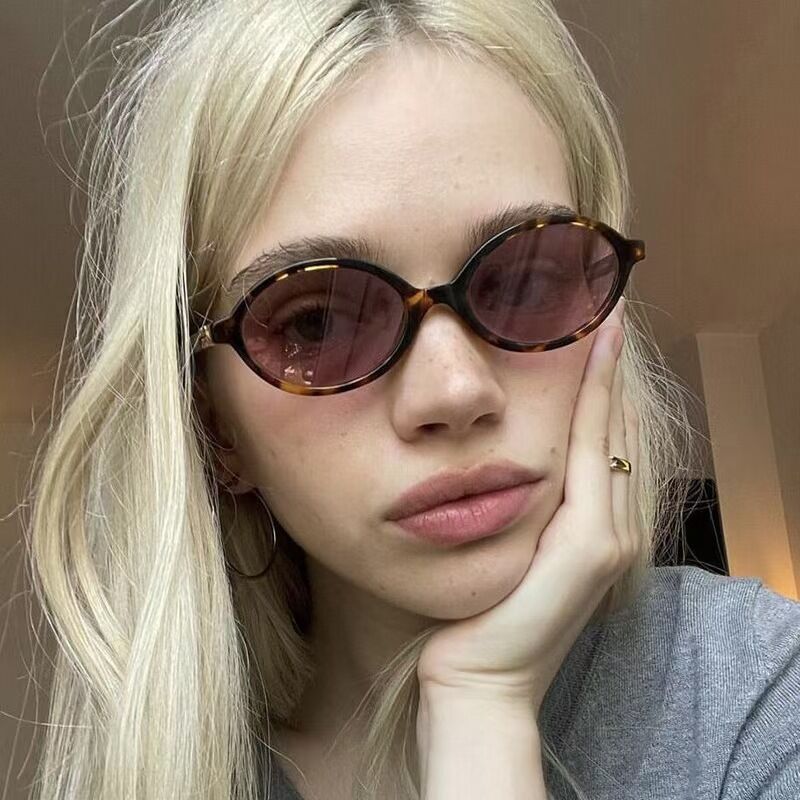 1 pieza de gafas de sol de plástico de color sólido retro de serie simple para mujer