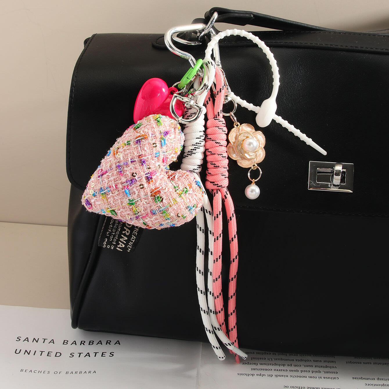 1 breloque de sac pour femme en rayonne, série romantique, élégante, en forme de cœur Image4